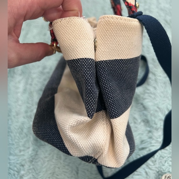 Tommy Hilfiger Small Tote Crossbody - Picture 8 of 11